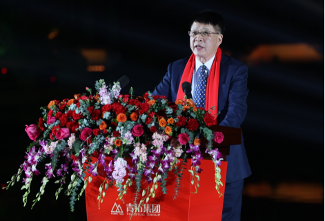 欧宝集团年产值超2000亿元庆祝；疃⒋缶傩